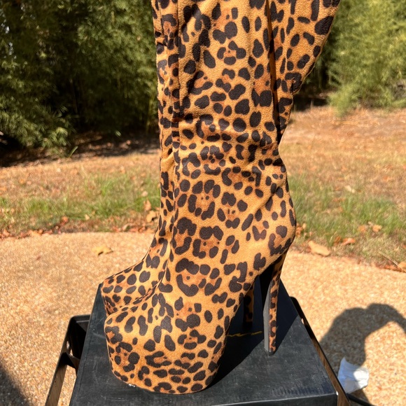 Leopard Print Platform Boots - Picture 2 of 11